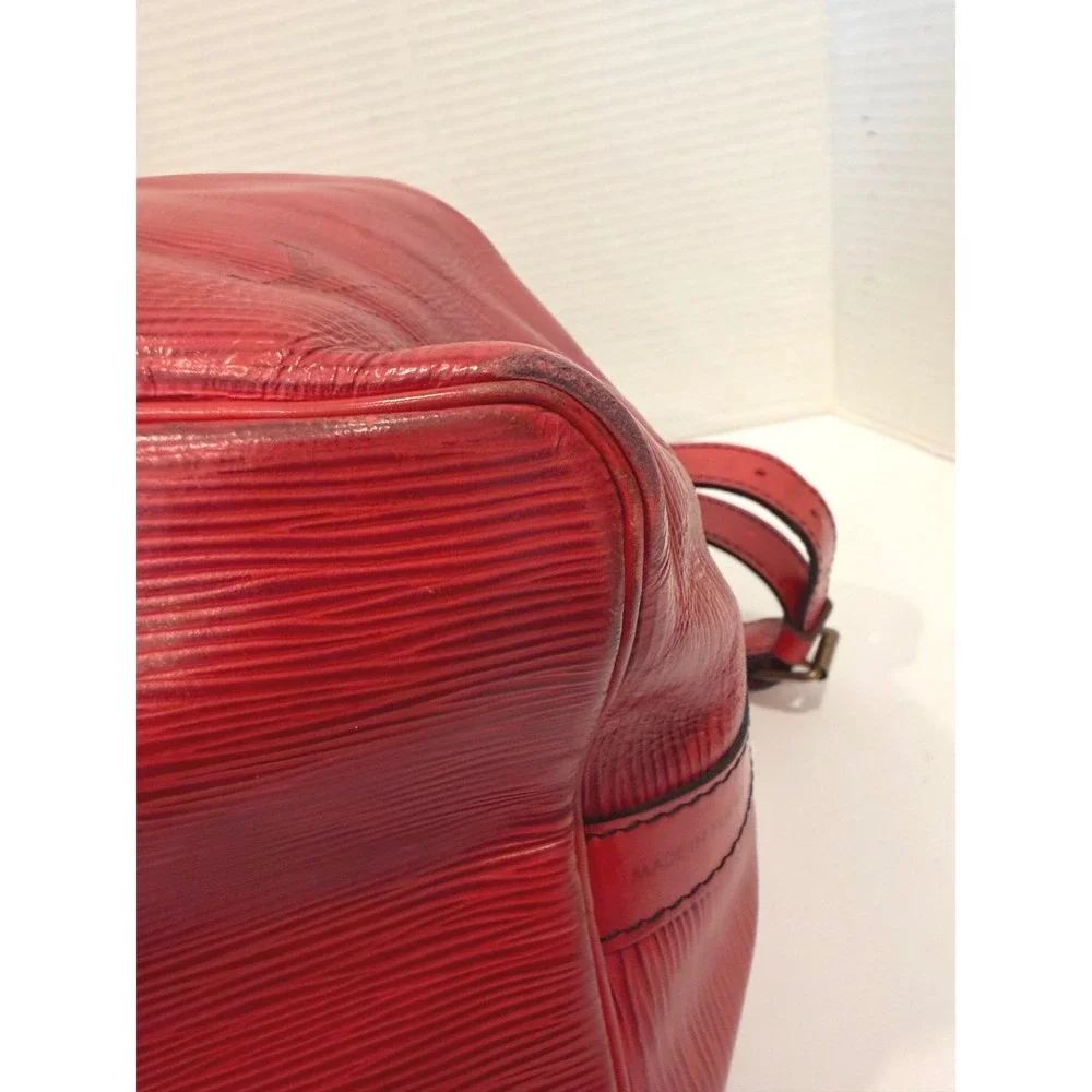 Authentic Louis Vuitton‎ Red Epi Leather Drawstring Noe Bucket Shoulder Bag